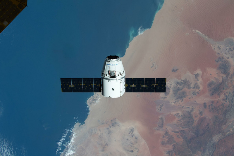 Прибытие грузового корабля Dragon на МКС