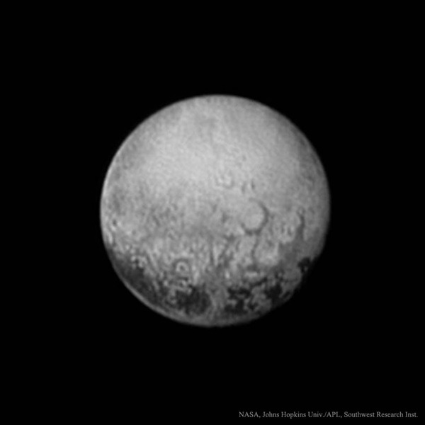 Поверхность Плутона со стороны