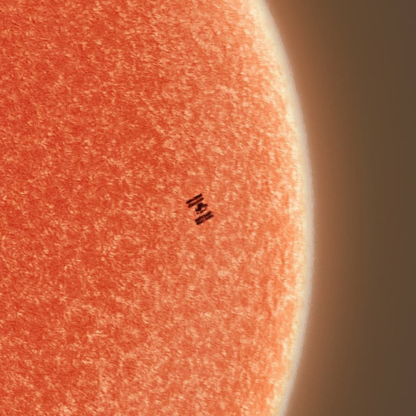 Транзит МКС по диску Солнца
