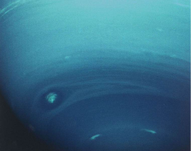 Тёмный вихрь на Нептуне