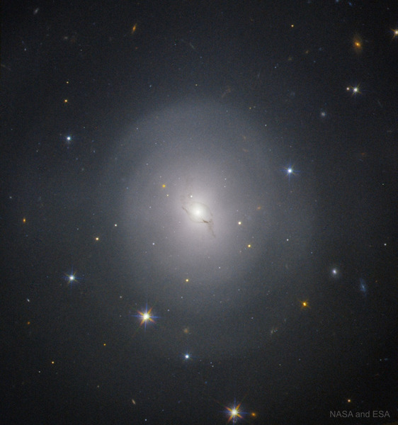 Линзовидная галактика NGC 4993