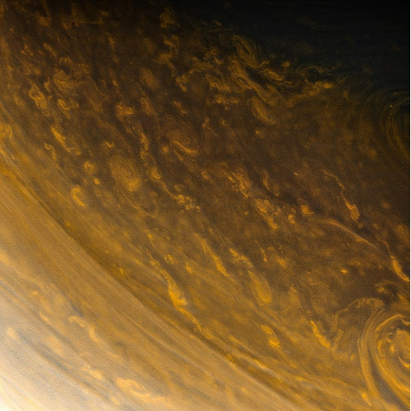 Поверхность газового гиганта Сатурна