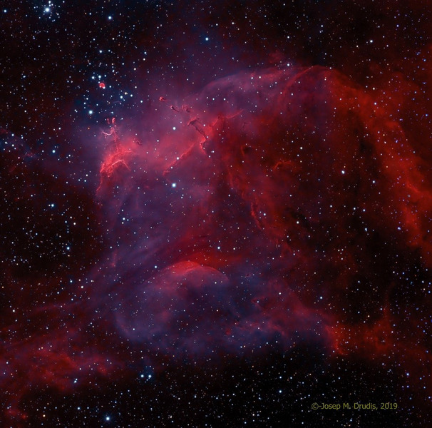 Эмиссионная туманность со звёздным скоплением NGC 3572