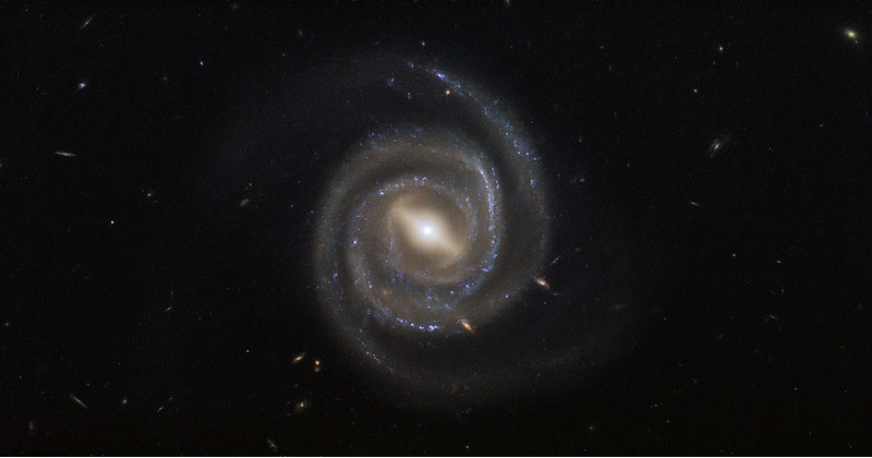 Спиральная галактика с перемычкой UGC 6093
