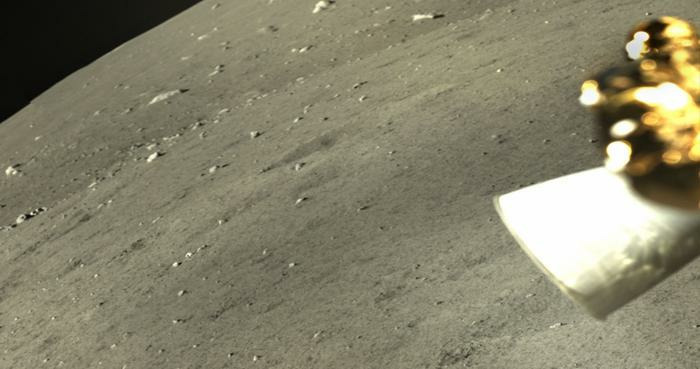 Фото луны сделанные Китайским зондом Чанъэ-5