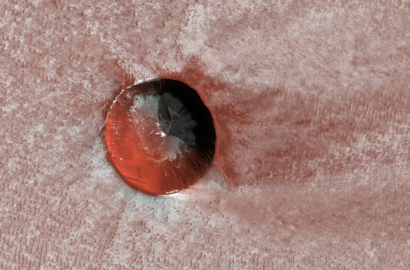 Кратер в северном полярном регионе Марса