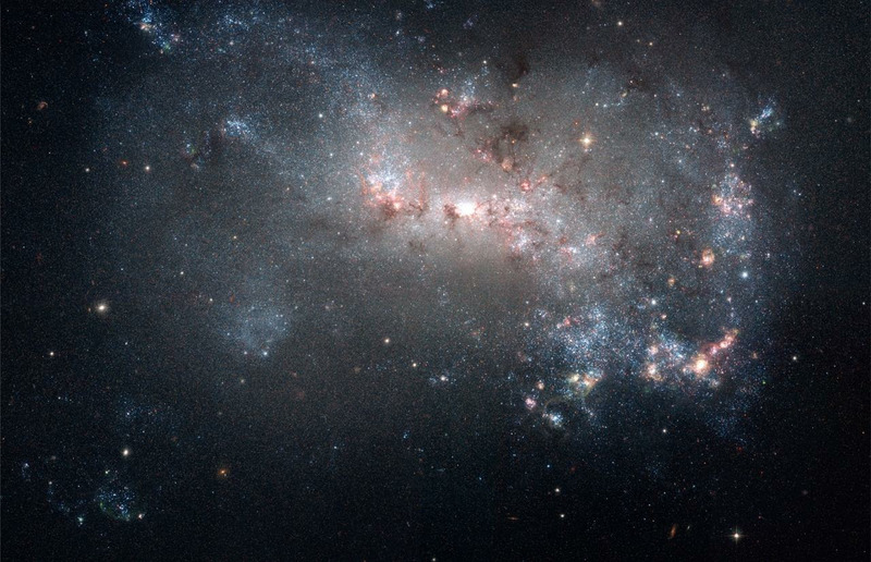Галактика NGC 4449 крупным планом