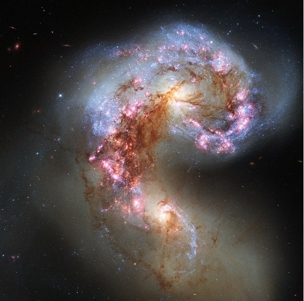 Галактики Антенны (NGC 4038/NGC 4039)