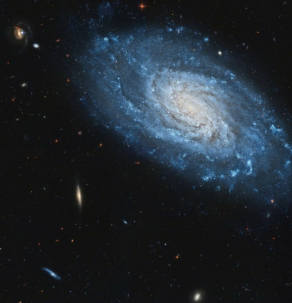 Спиральная галактика NGC 3370
