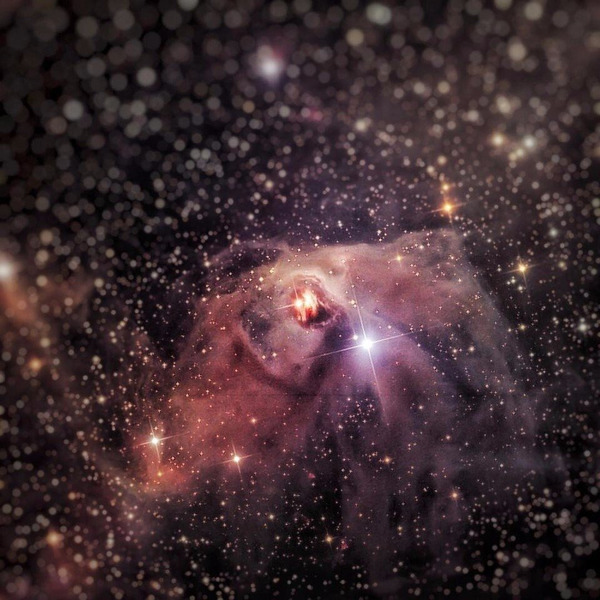 Переменная туманность Хайнда (NGC 1555)