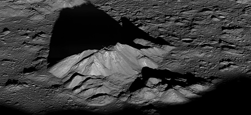 Лунный кратер Тихо
