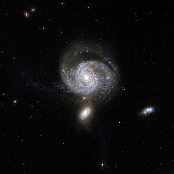 Спиральная галактика с перемычкой NGC 7674