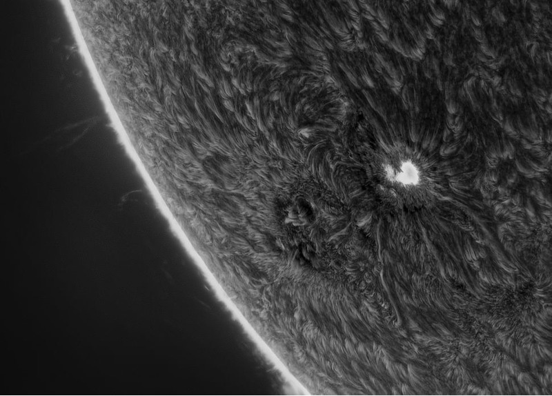 Изображение хромосферы Солнцa c видимым пятном
