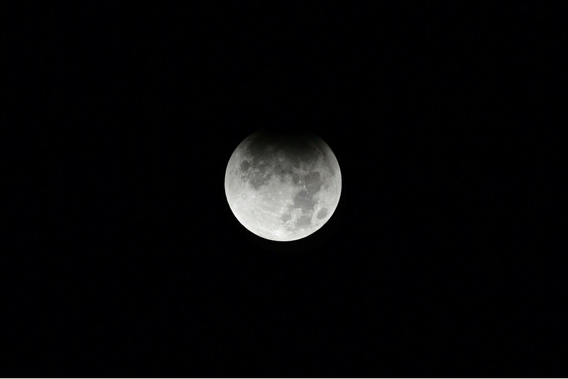 Лунное затмение фото Пётр Дубров Роскосмос.