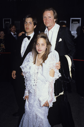 Анджелина Джоли вместе со своим отцом Джоном  Войтом и братом Джеймсом