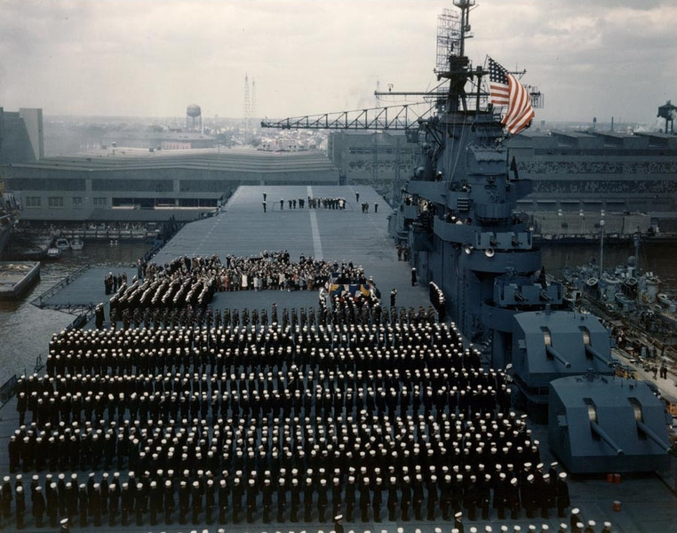 церемония приема авианосца USS Yorktown (CV-10)