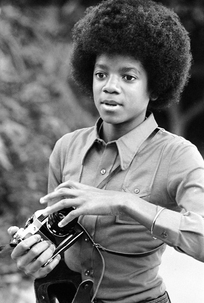 Майкл Джексон с фотоаппаратом Зенит–ЕМ, США, 1972 год.