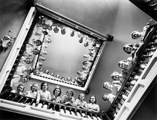Групповое фото студенток-медсестёр в больнице Рузвельта, Нью-Йорк, 1938 год