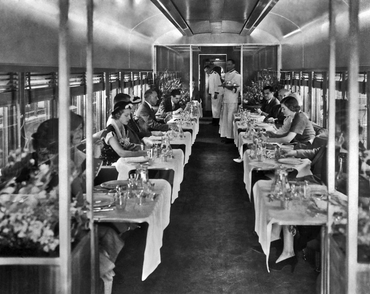 1936. Пассажиры в вагоне вагона нью-йоркской центральной железной дороги «Меркурий»