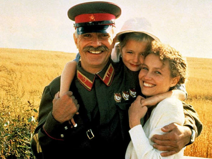 Никита Михалков, Надежда Михалкова и Ингеборга Дапкунайте на съёмках фильма «Утомленные солнцем» (1994 год).