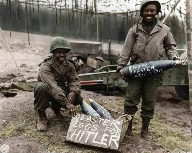 Солдаты на Пасху во время Второй мировой войны.