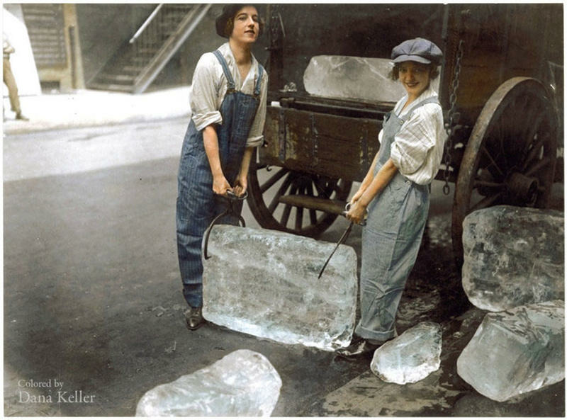 Девушки, доставляющие лед, 1918 год.
