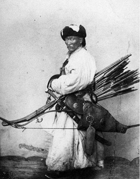 Монгольский воин в полном боевом облачении, Монголия, 1900 год