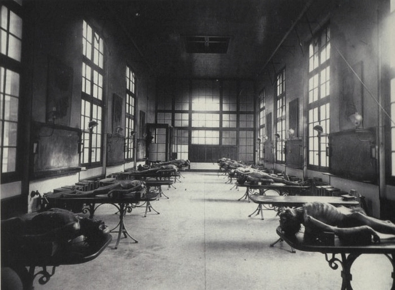 Кабинет вскрытия в медицинской школе в Бордо, Франция, 1890 год