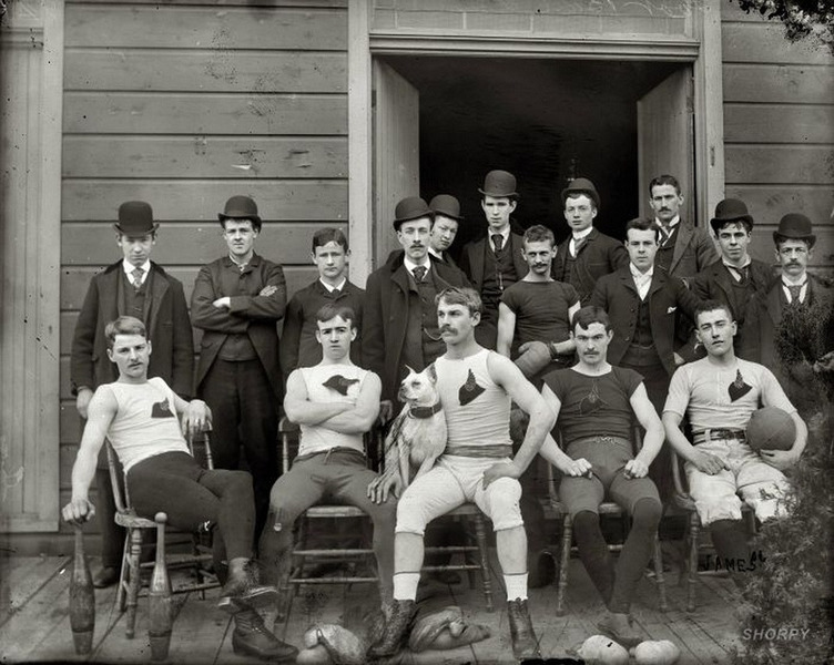 Футбольная команда. Около 1895-1910 гг.