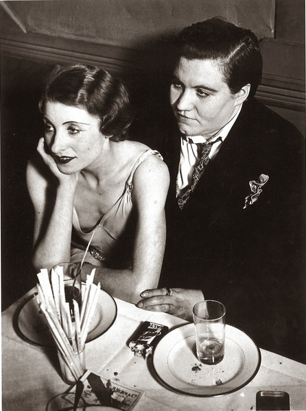 Однополая пара, Париж, 1932 год.