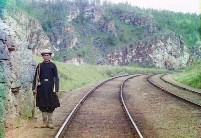 Работник транссибирской железной дороги. Недалеко от города Усть-Катав, 1910 год