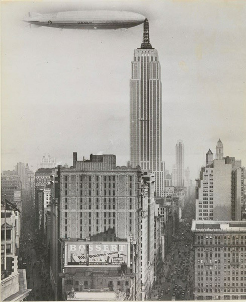 Дирижабль, пришвартованный к Эмпайр-Стейт-Билдинг, Нью-Йорк, 1930 год.
