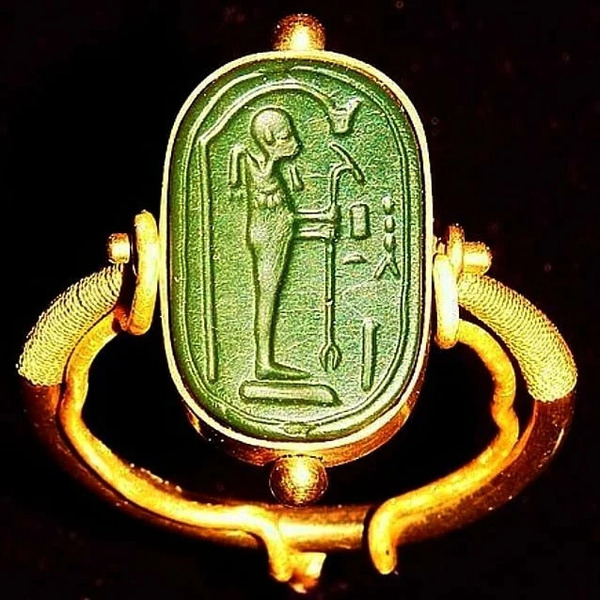 Инопланетянин на кольце Тутанхамона