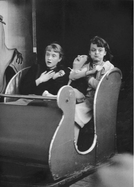 Эмоции девушек после посещения комнаты страха, 1953 г.