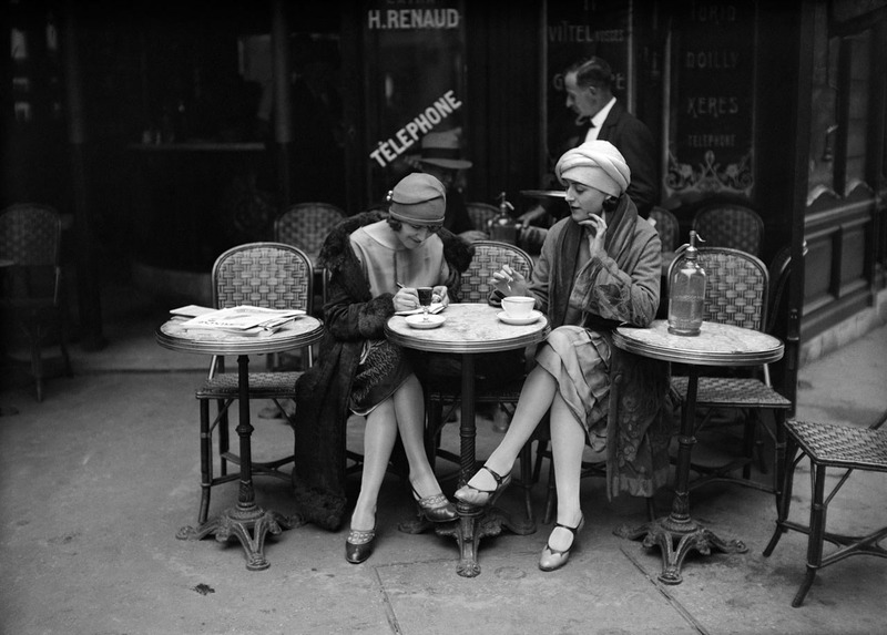 Посетительницы кафе. Париж, 1925 год.