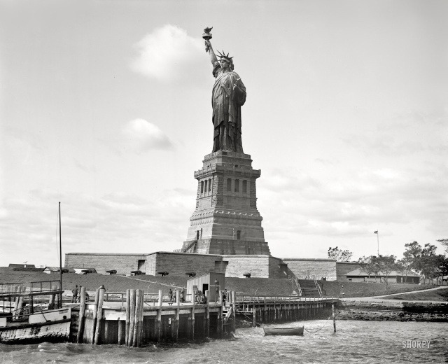 Статуя Свободы в порту Нью-Йорка, 1905 год