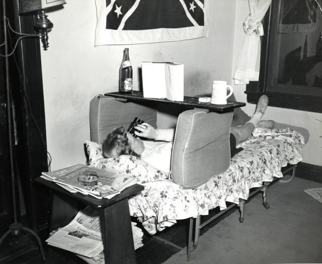 Учебный процесс в студенческом общежитии, Нью-Йорк, 1951 год