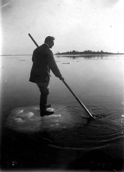 Человек на льдине. Швеция, 1922 год.