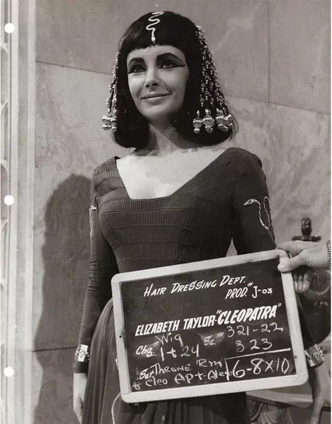 Элизабет Тейлор на съёмках Клеопатры(1963).
