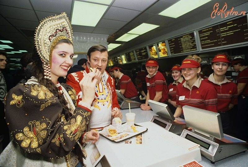 Первый в СССР ресторан сети МакДональдс (1990 год)