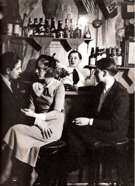 Бар для девушек нетрадиционной сексуальной ориентации, Париж, 1930-е