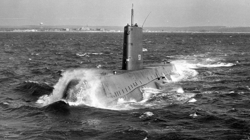 Атомная подводная лодка USS Nautilus  -  первая в мире атомная подводная лодка.