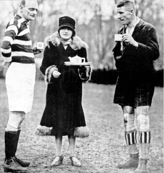Перерыв в футбольном матче, Англия, 1920 год.