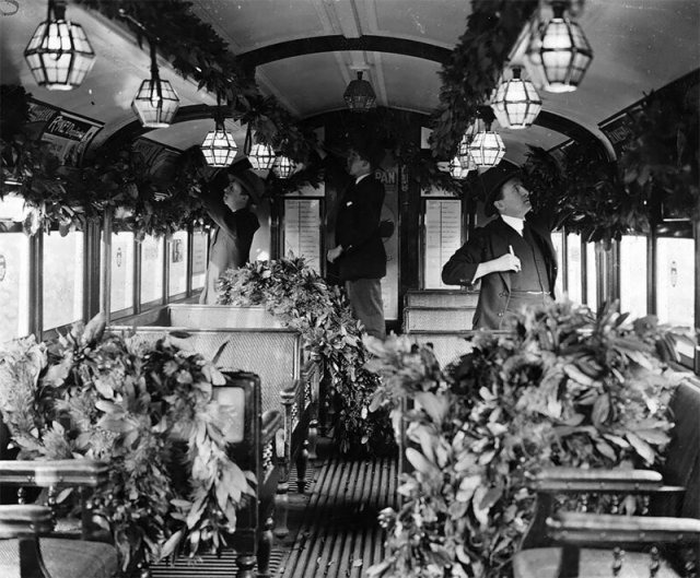 Праздничный вагон метро, 1922 год