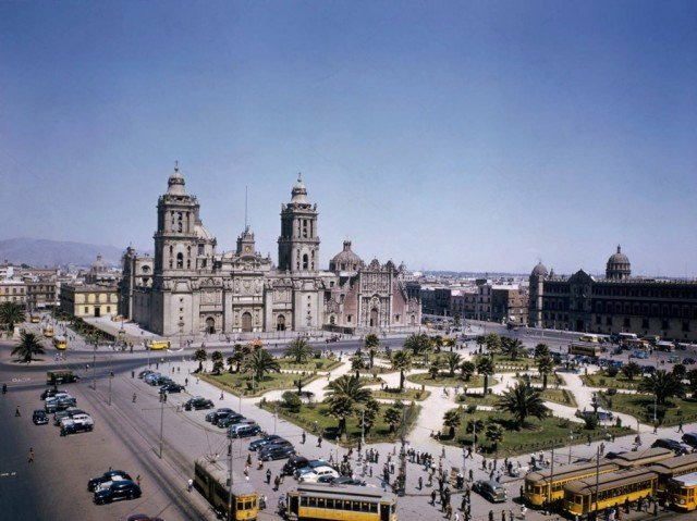 Главная площадь Мехико Сокало