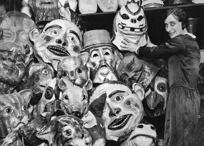 Коллекция рождественских масок 1929 года