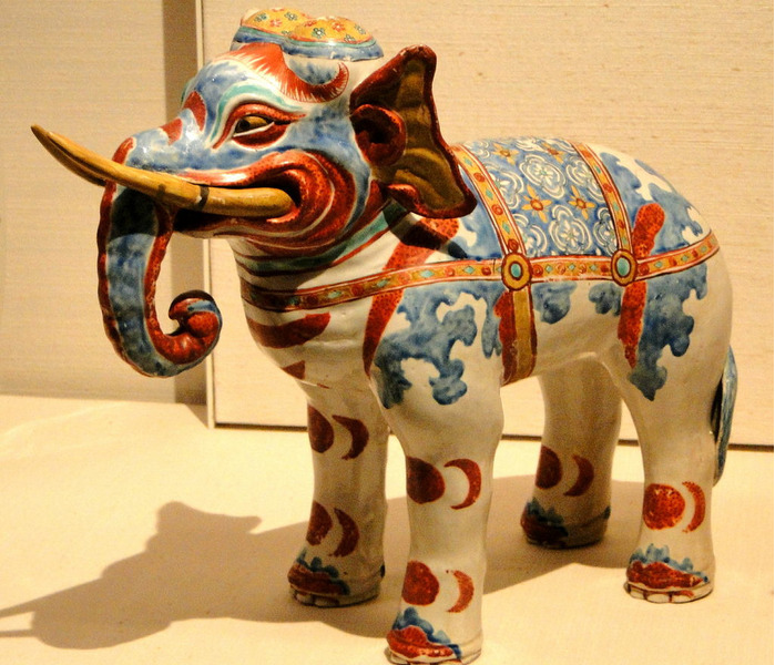 Фигурки слонов в стиле какиэмон