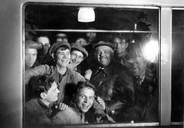 Первые пассажиры московского метро, 1935