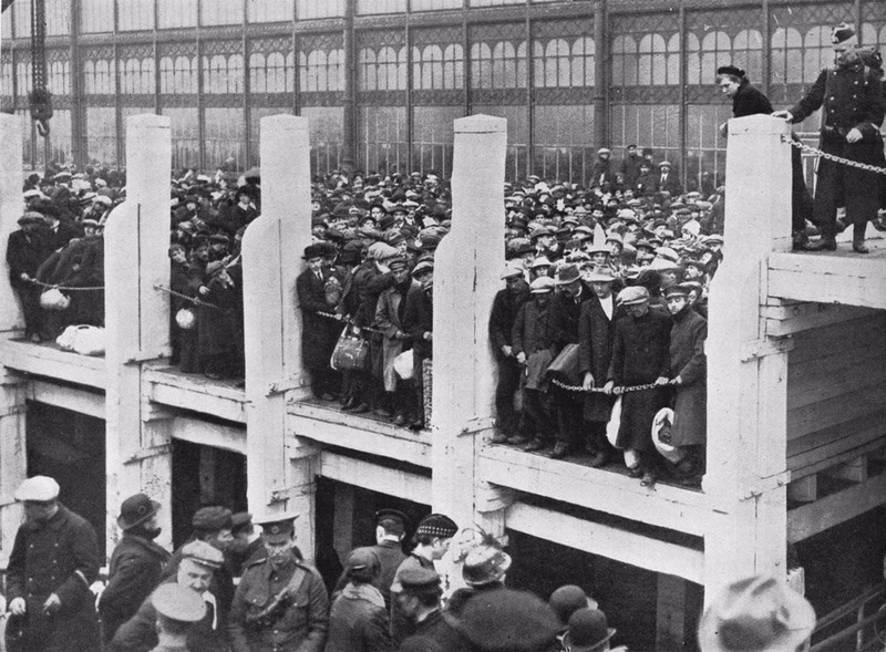 Бельгийские беженцы в порту Остенд 1914 год