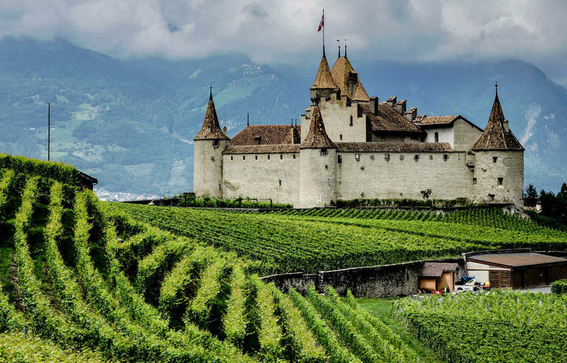 Замок Эгль (Aigle Castle) в Швейцарии